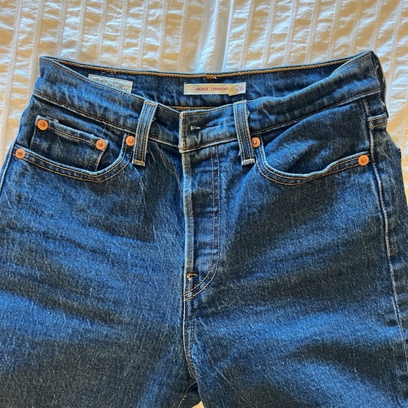 Levi’s Wedgie Straight True Blue High-Rise Cropped Jean - Picture 6 of 7